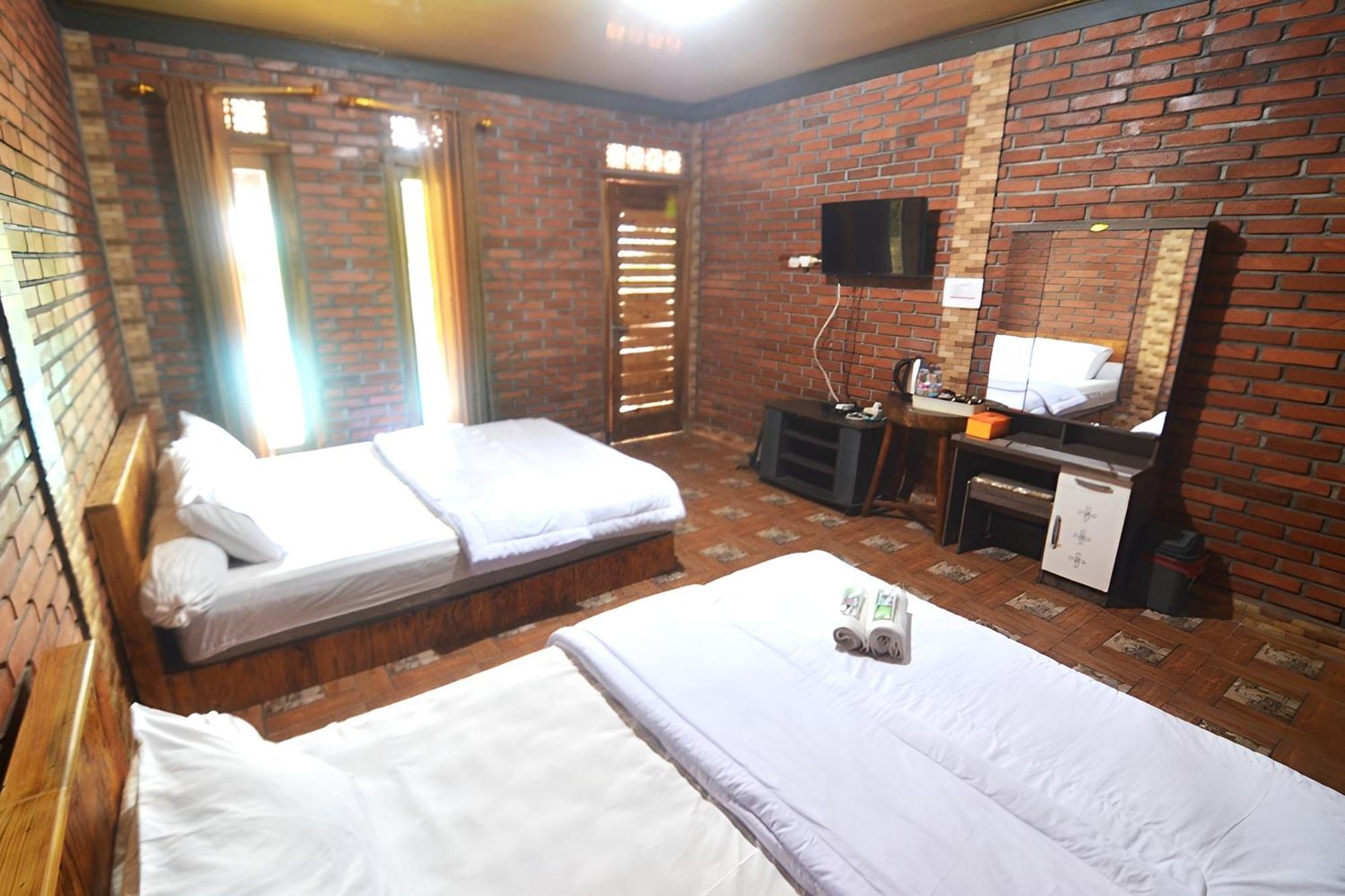 Villa Kopiori Yogyakarta Luaran gambar