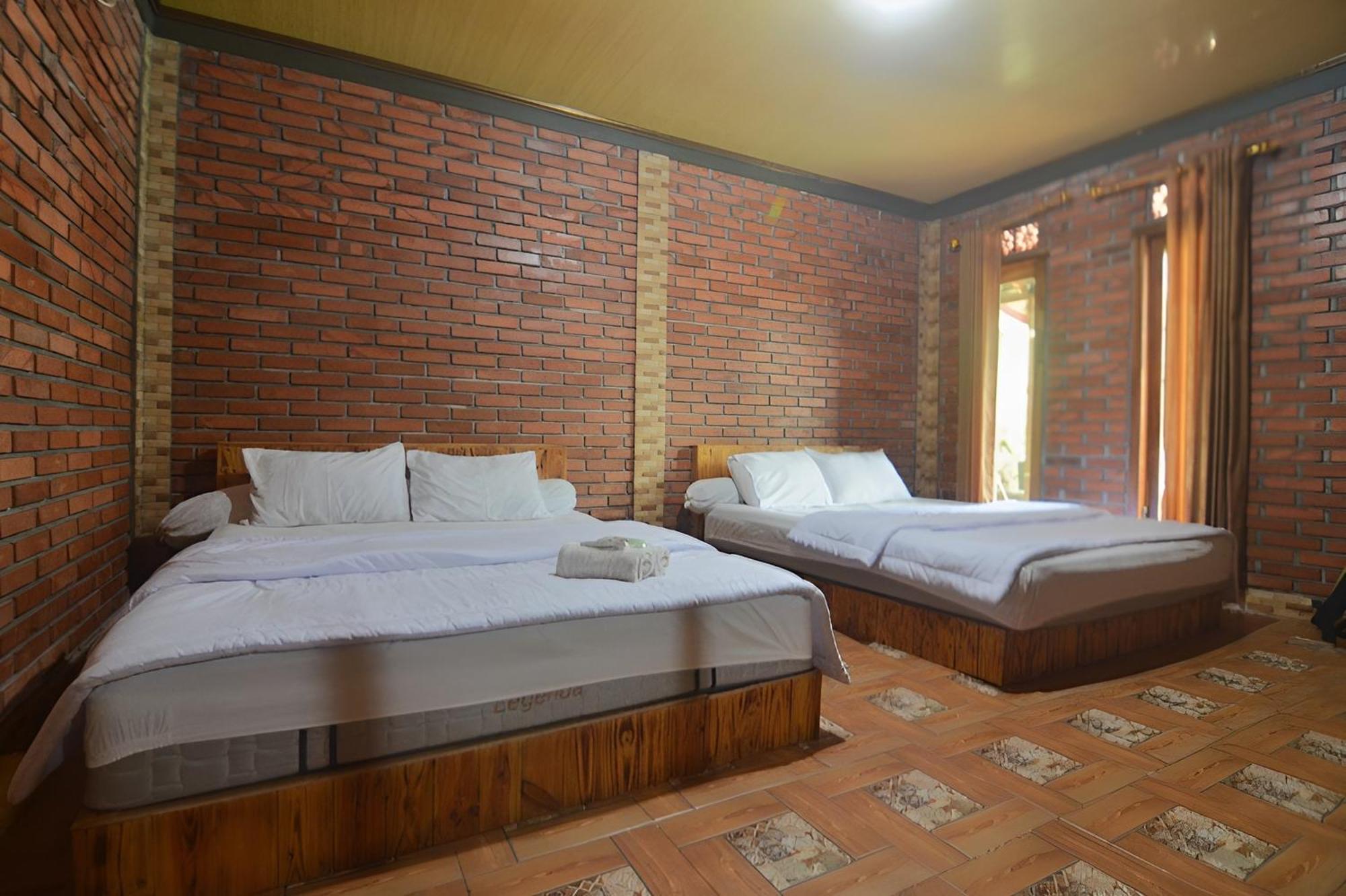 Villa Kopiori Yogyakarta Luaran gambar